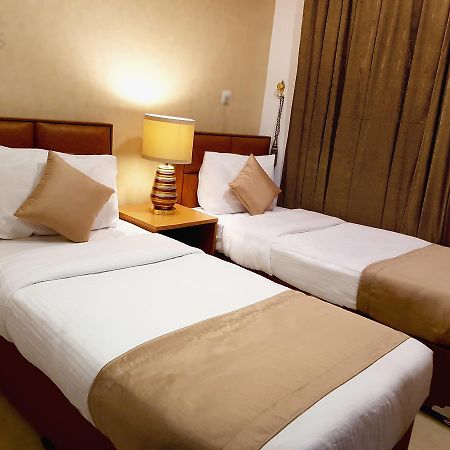 Al Muhanna Plaza Luxury Plus Salmiya Exterior foto